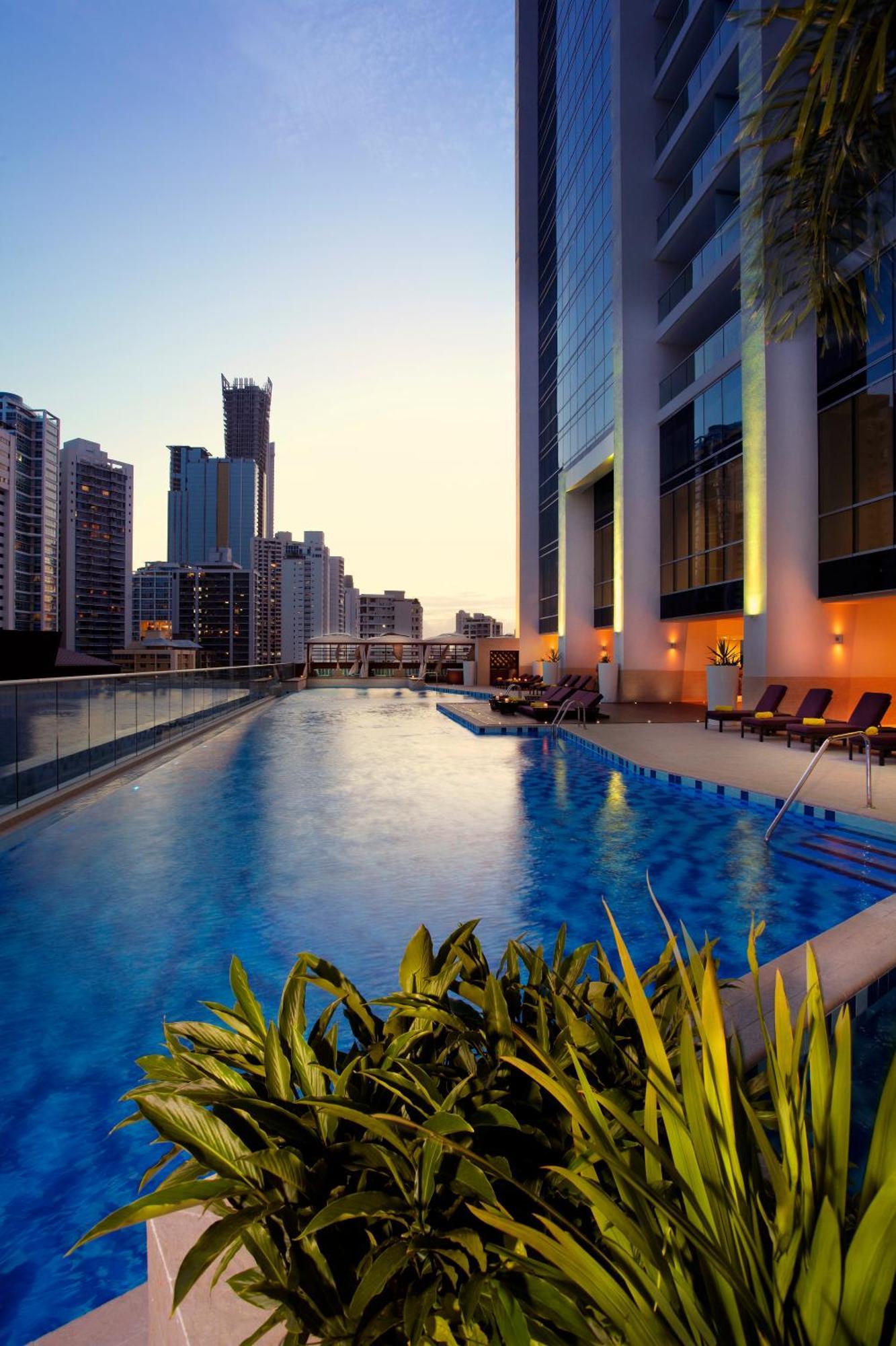 Megapolis Hotel Panama Eksteriør billede The pool at the hotel