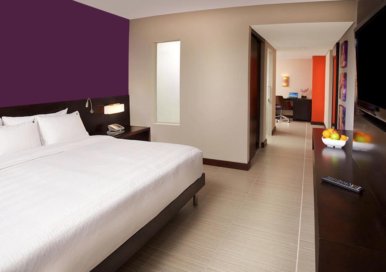 Megapolis Hotel Panama Eksteriør billede Suite