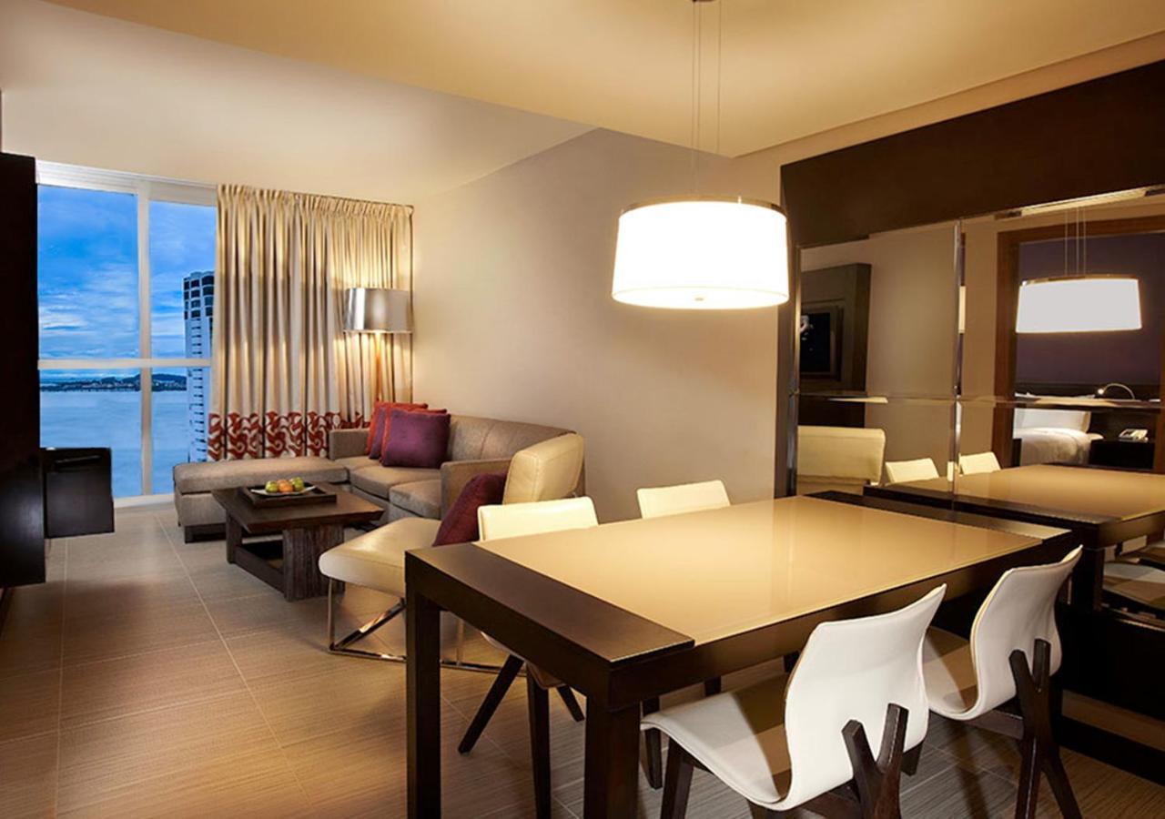 Megapolis Hotel Panama Eksteriør billede A typical apartment at The Residences at The Ritz-Carlton, Marina Bay
